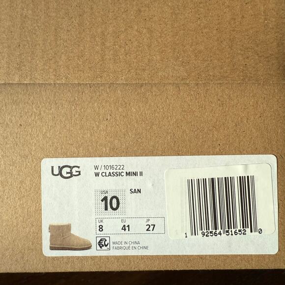UGG Woman’s Sand Classic Mini II Winter Boots- Size 10 - Picture 8 of 8